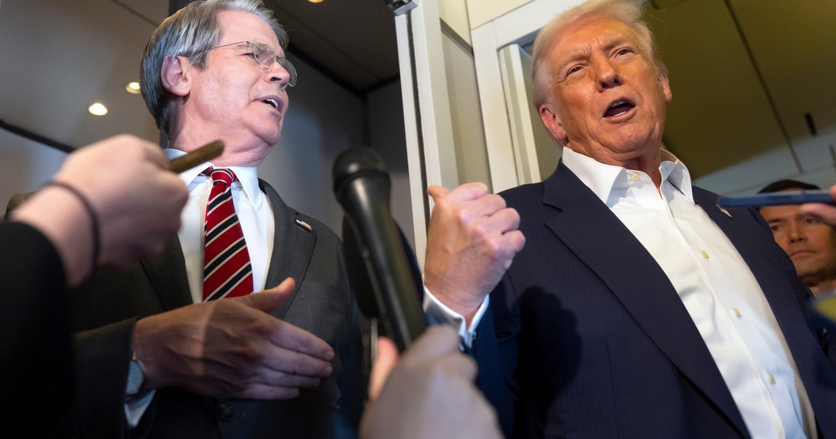 Trump, ataca a sus economistas: Powell «tiene problemas mentales» y amenazó a Bessent con «una patada en el culo»