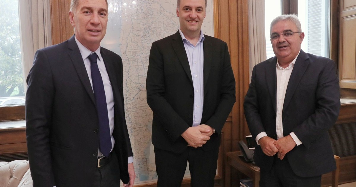 El oficialismo corre cabeza a cabeza y sueña con arrebatarle la primera minoría al peronismo