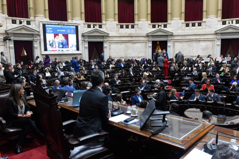 A la espera de que el Gobierno presente las reformas, la oposición adelanta sus proyectos tributarios