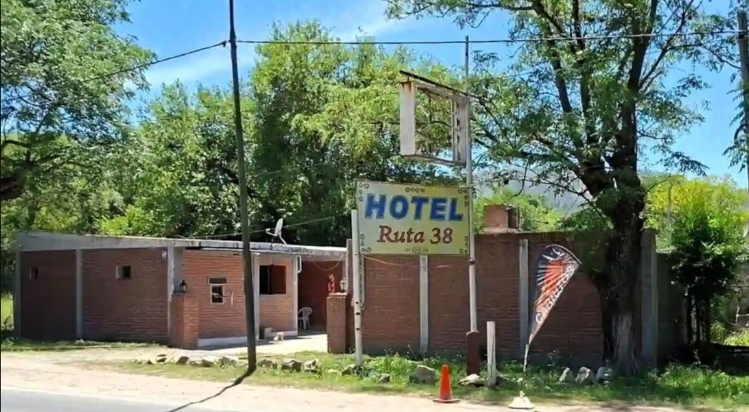 Encontraron a una pareja muerta en un hotel alojamiento: investigan un femicidio seguido de suicidio