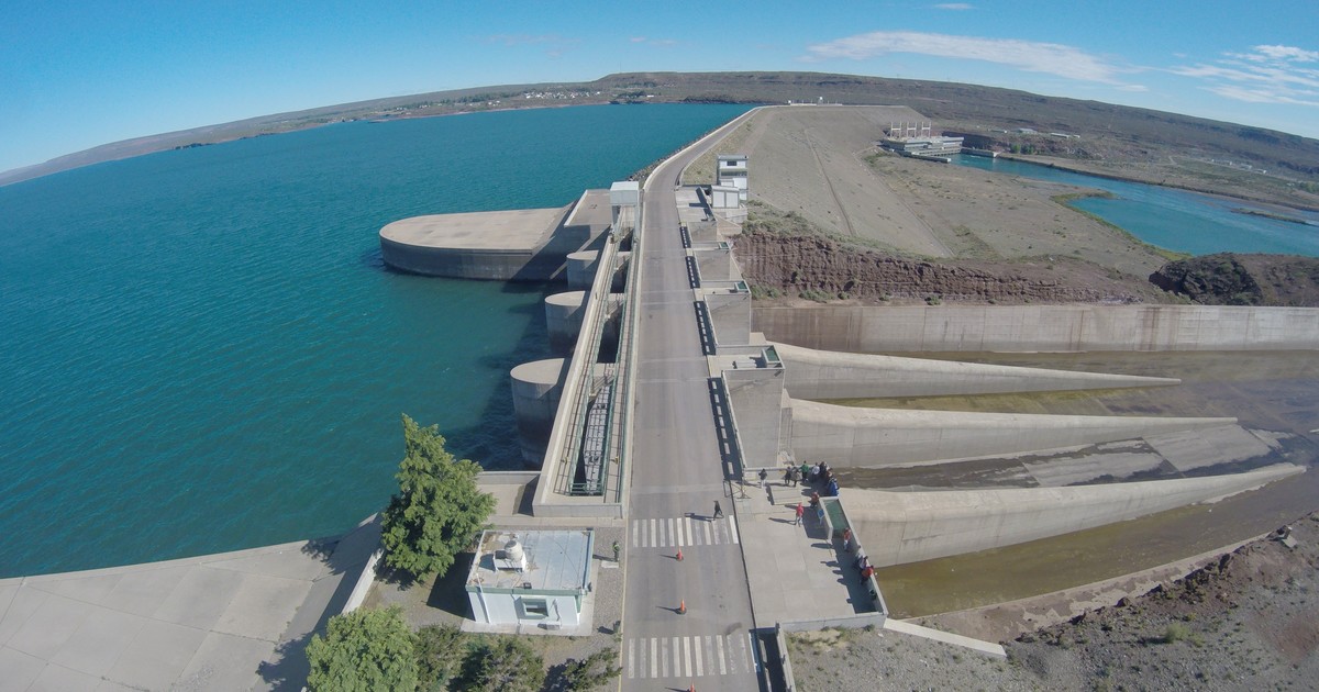 Privatizaciones hidroeléctricas: rechazan una oferta y mañana se conocerán los ganadores