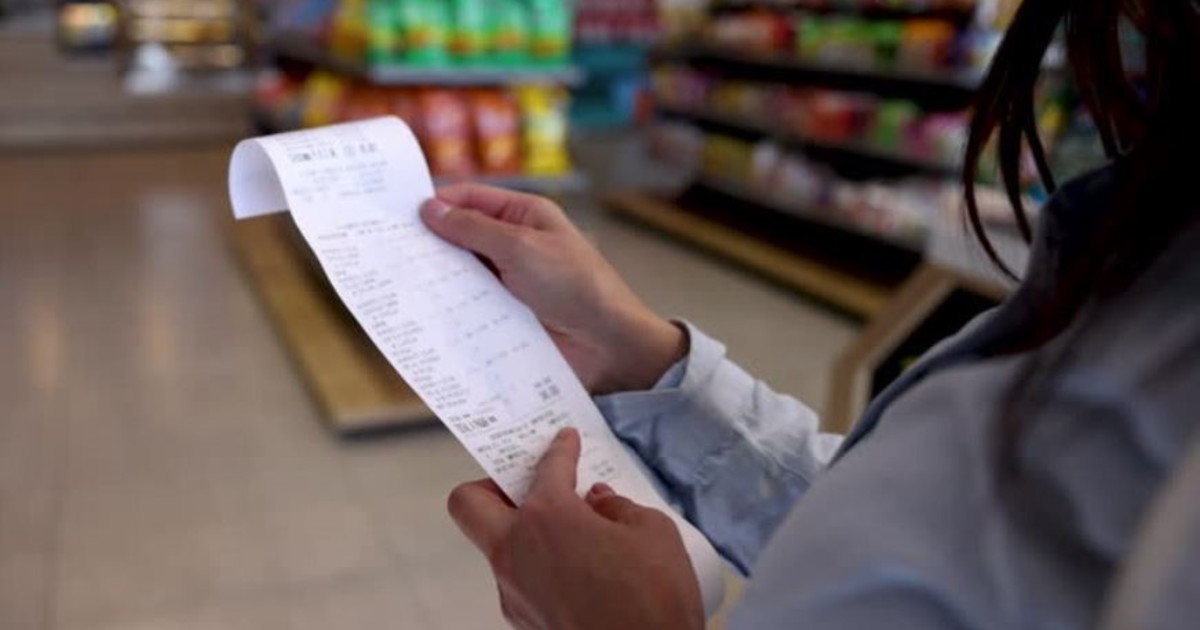Golpe a los supermercados: un municipio de Zona Norte sube a 2% una tasa y Luis Caputo sale al cruce