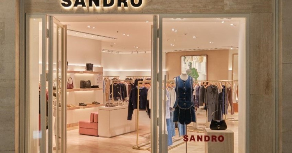 Una marca parisina de lujo abrió su primer local en Argentina: qué proyecciones tienen en el país y cuál es el precio de la ropa