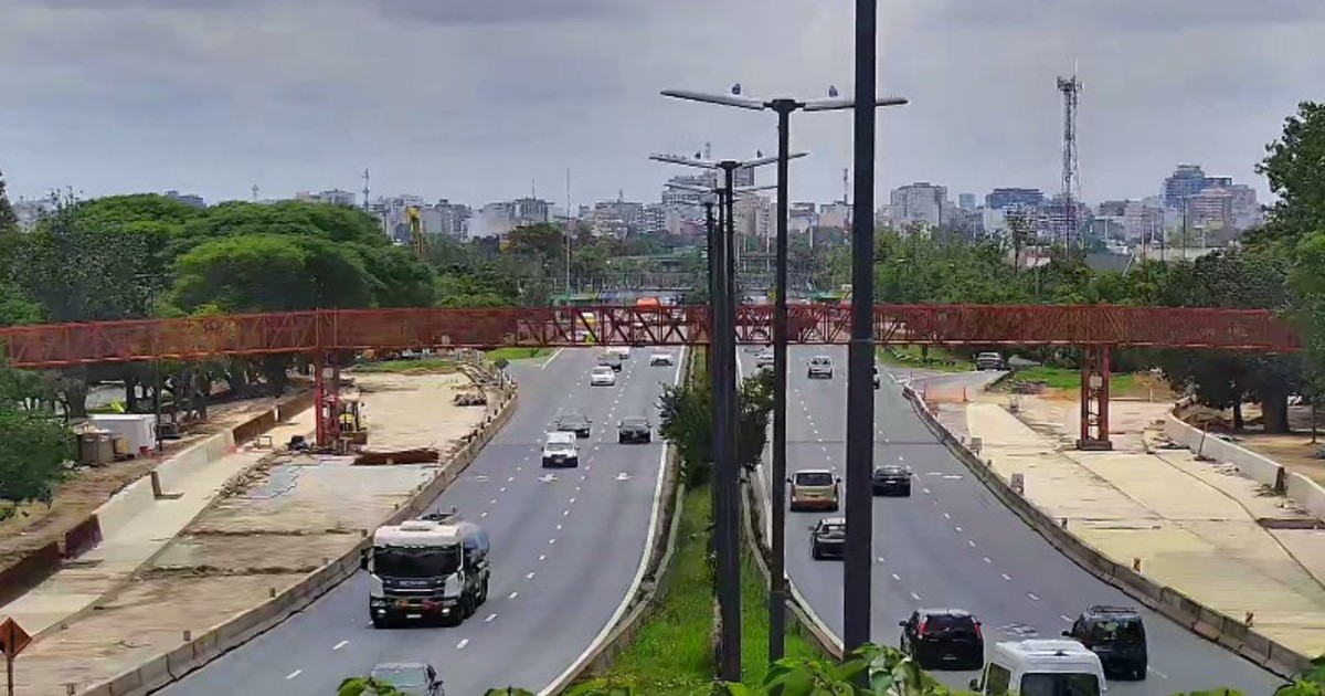 Así demolieron dos puentes sobre la autopista Dellepiane: se adelantó la apertura y ya se puede circular