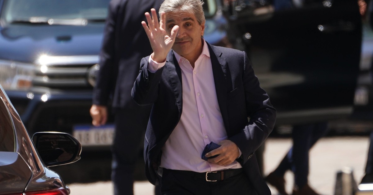 Tras la baja de retenciones al campo, Luis Caputo prometió: «Vamos a seguir bajándolas en la medida que tengamos espacio fiscal» Tras la baja de retenciones al campo, Luis Caputo prometió: «Vamos a seguir bajándolas en la medida que tengamos espacio fiscal»