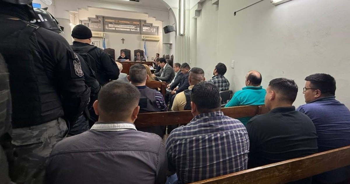 Juzgan a ocho guardias por torturar y matar a un preso: el fiscal no quiere acusarlos y hay polémica Juzgan a ocho guardias por torturar y matar a un preso: el fiscal no quiere acusarlos y hay polémica