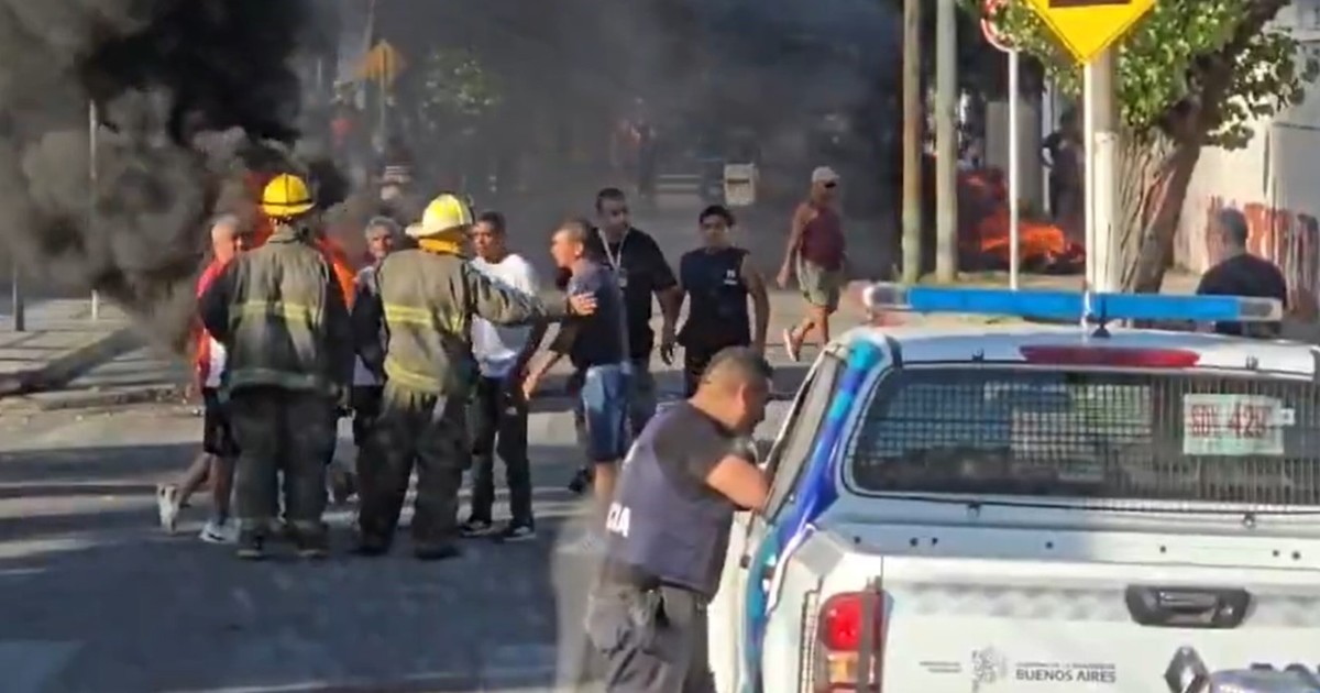 Caos en Morón por el atraso en el pago de los sueldos municipales: hay paros, cortes y amenazan de no levantar la basura después de Año Nuevo Caos en Morón por el atraso en el pago de los sueldos municipales: hay paros, cortes y amenazan de no levantar la basura después de Año Nuevo