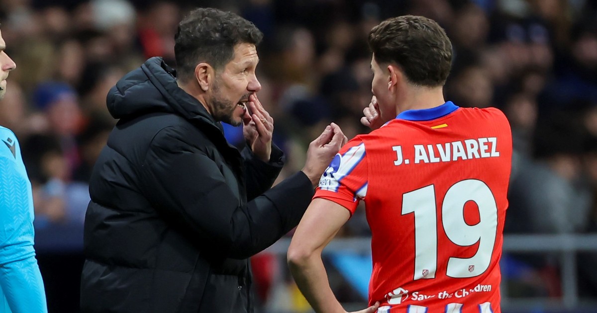 Diego Simeone bancó a Julián Álvarez tras su séptimo partido sin convertir: «Yo no veo que no corra»