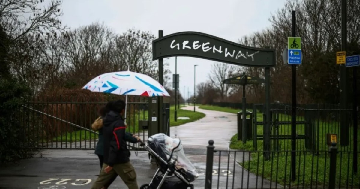 El misterio de los tres bebés abandonados en años distintos que son hermanos entre sí