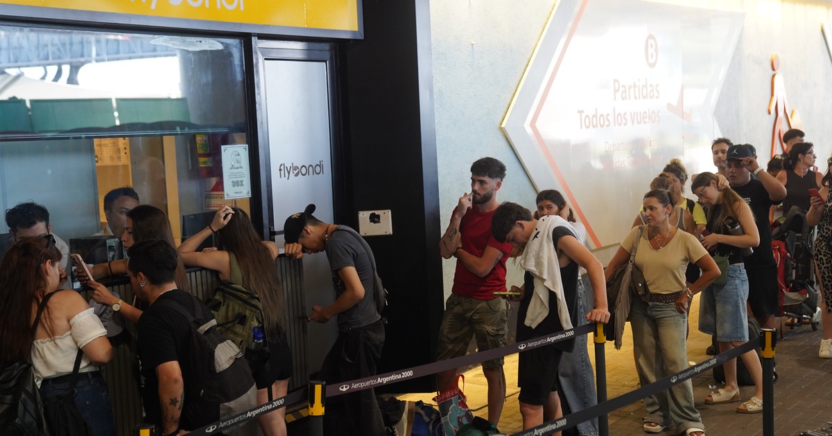 Flybondi bajo la lupa por cancelar vuelos sin aviso previo: el Gobierno evalúa su conducta operativa