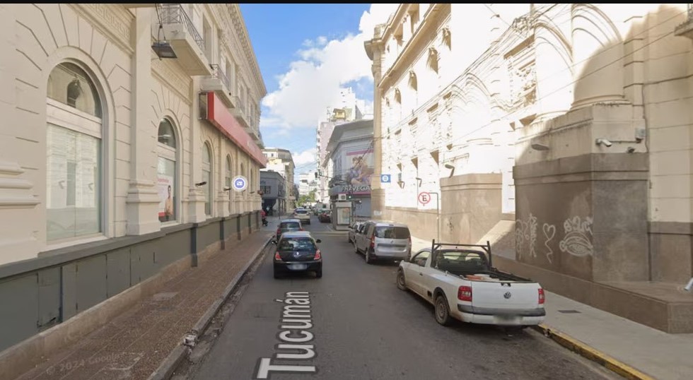 Una mujer policía fue atropellada en Santa Fe cuando intentó intervenir en una discusión Una mujer policía fue atropellada en Santa Fe cuando intentó intervenir en una discusión