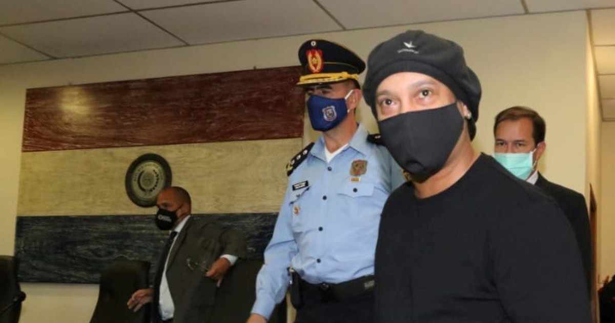 Detuvieron en Asunción a la mujer acusada de falsificar el pasaporte de Ronaldinho Detuvieron en Asunción a la mujer acusada de falsificar el pasaporte de Ronaldinho