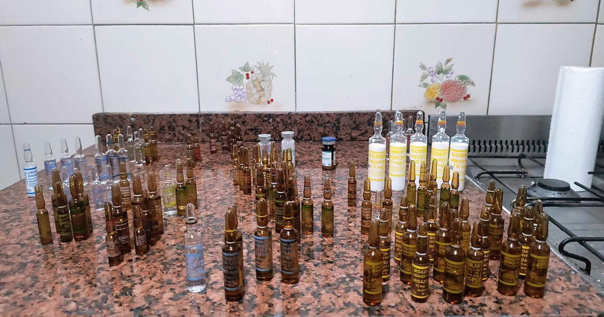 Hallan más de un centenar de ampollas con distintas drogas en el departamento del enfermero muerto en Palermo Hallan más de un centenar de ampollas con distintas drogas en el departamento del enfermero muerto en Palermo