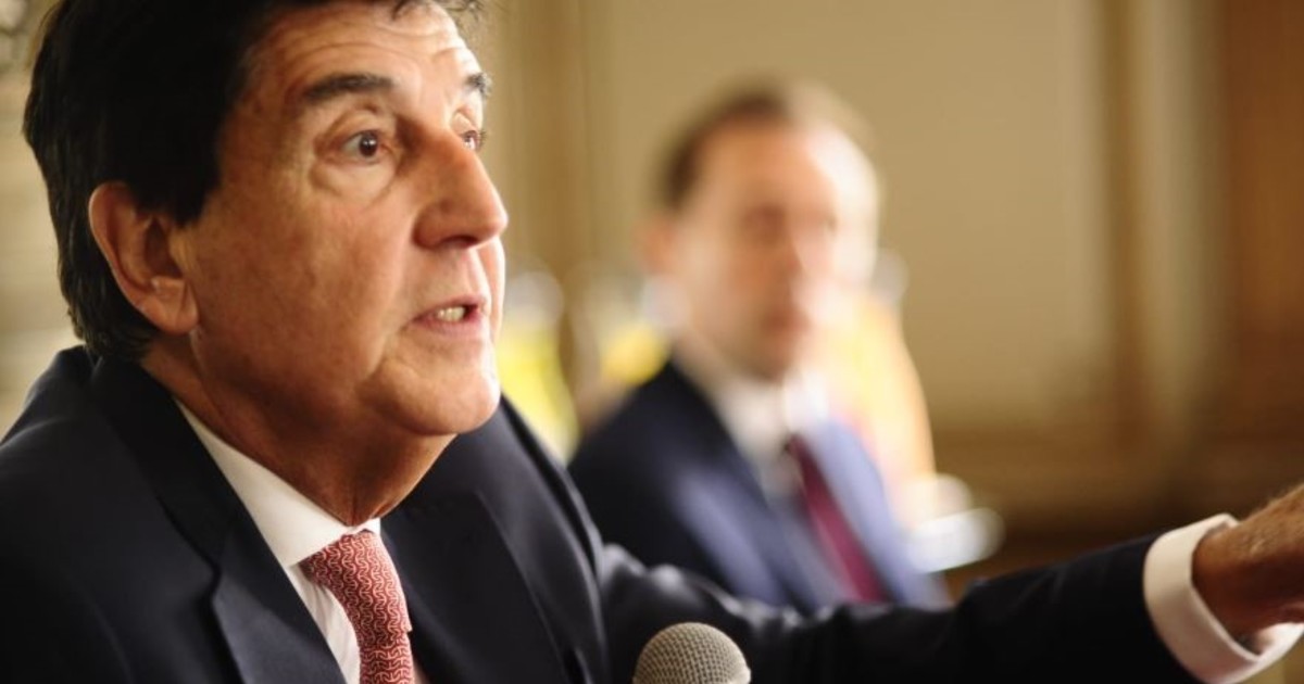 Melconian cruzó a Caputo por sus críticas a los que piden devaluar: «Que miren un poco alrededor que tienen un montón para cagar a patadas en el culo» Melconian cruzó a Caputo por sus críticas a los que piden devaluar: «Que miren un poco alrededor que tienen un montón para cagar a patadas en el culo»