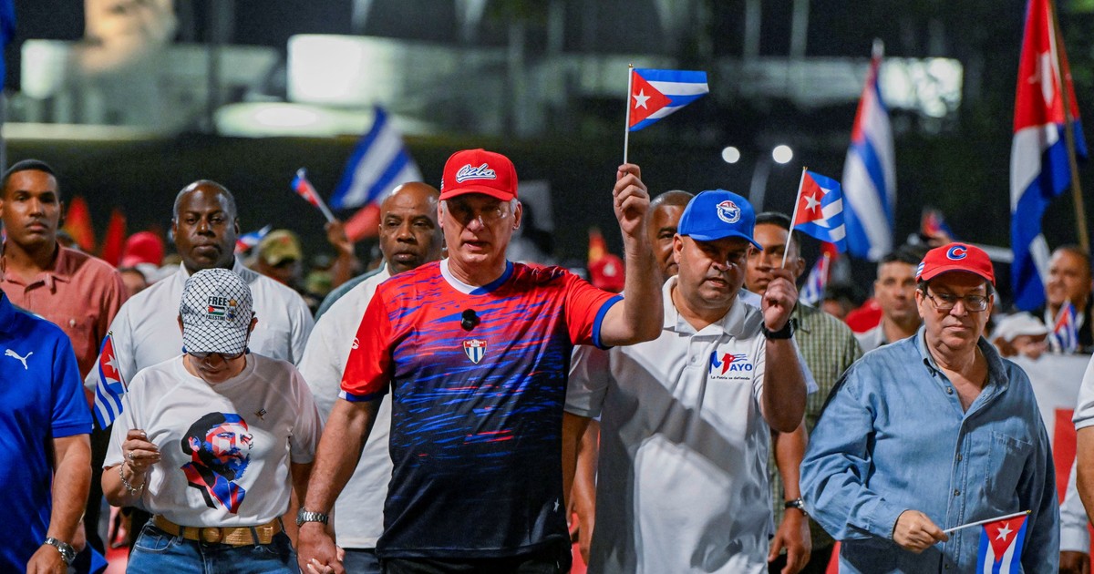 Donald Trump ahora amenaza con tomar «el control» de Cuba «casi de inmediato» y la isla se prepara para resistir