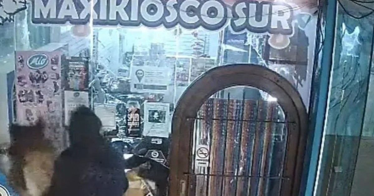 Robaron a caballo un kiosko en Miramar y se fueron al galope