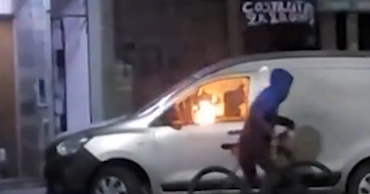 «¡Lo está prendiendo fuego!»: lo despidieron y le incendió la camioneta al dueño de la carnicería donde trabajaba