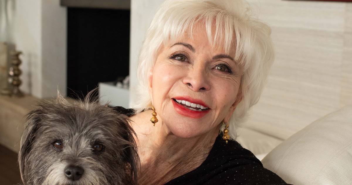 Isabel Allende: “Mientras pueda voy a vivir en EE.UU., ahí están mi hijo, mi nuera, mis perros y mi marido, pero si la cosa se pone color de hormiga, tendré que irme” Isabel Allende: “Mientras pueda voy a vivir en EE.UU., ahí están mi hijo, mi nuera, mis perros y mi marido, pero si la cosa se pone color de hormiga, tendré que irme”