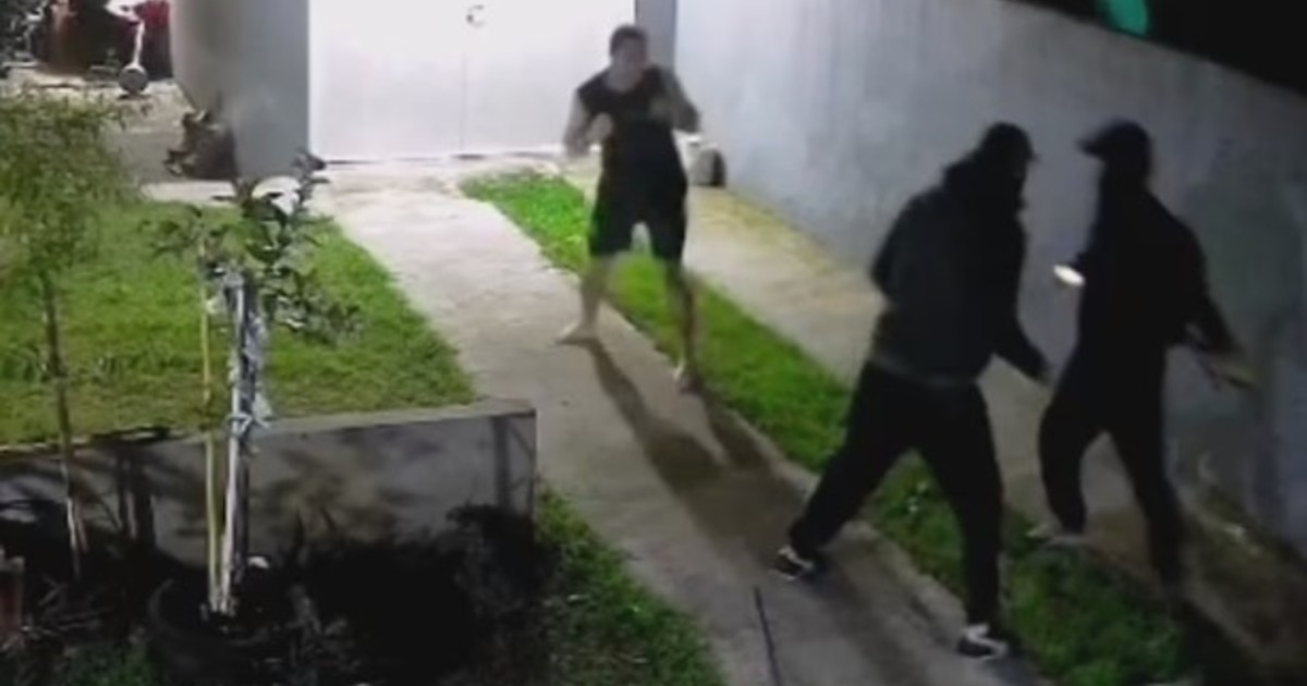 Violento intento de robo en Santa Clara del Mar: una pareja evitó a las trompadas un asalto a su casa Violento intento de robo en Santa Clara del Mar: una pareja evitó a las trompadas un asalto a su casa