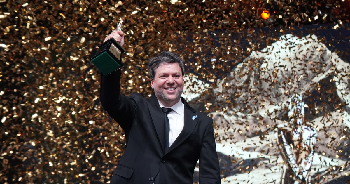 La emoción y las confesiones de Guido Kaczka tras ganar el Martín Fierro de Oro por un programa de El Trece, en una noche en la que la mayoría de los premios quedó en Telefe La emoción y las confesiones de Guido Kaczka tras ganar el Martín Fierro de Oro por un programa de El Trece, en una noche en la que la mayoría de los premios quedó en Telefe