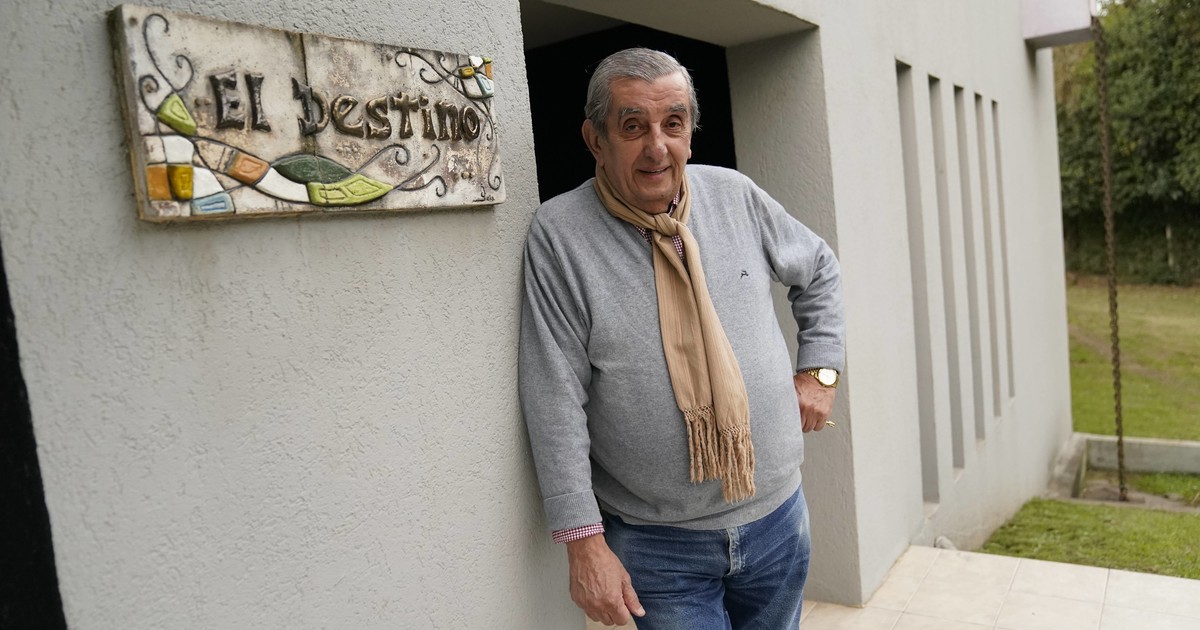 “Si no es ahora, ¿cuándo voy a ver a Belgrano campeón?”: el sueño del Negro Álvarez de dar la primera vuelta olímpica con su nieto Ignacio “Si no es ahora, ¿cuándo voy a ver a Belgrano campeón?”: el sueño del Negro Álvarez de dar la primera vuelta olímpica con su nieto Ignacio
