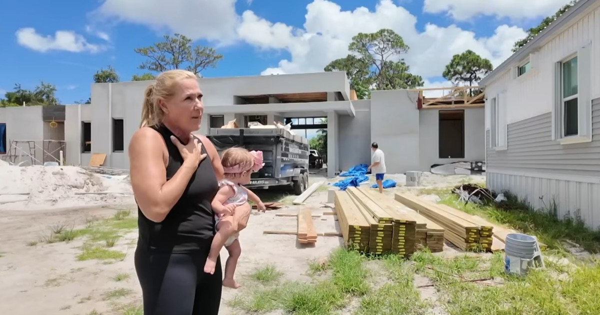 Una mujer construyó una casa impresa en 3D con una nueva mezcla de hormigón, levantó paredes impresas capa por capa por un brazo robótico, sin usar ni un solo bloque y tiene «una fortaleza» pensada para resistir los huracanes en Florida