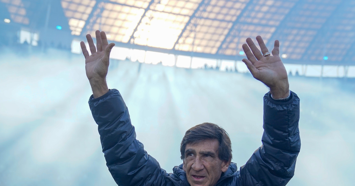 Gustavo Costas se despidió de los hinchas de Racing sin mencionar a la dirigencia