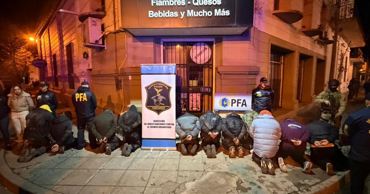 Un ex policía «pesado», un uruguayo y un hacker, detrás de la banda que planeaba dar un doble golpe boquetero a los bancos Nación y Provincia Un ex policía «pesado», un uruguayo y un hacker, detrás de la banda que planeaba dar un doble golpe boquetero a los bancos Nación y Provincia