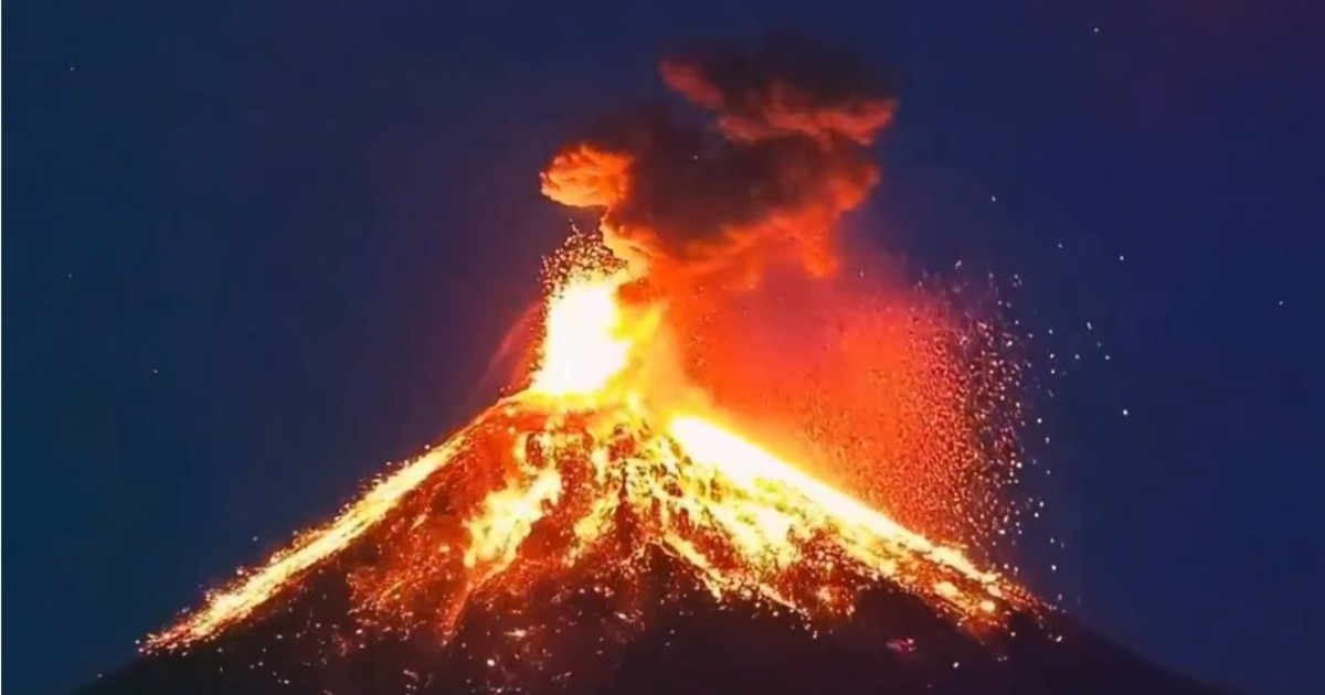 Filmaron la impresionante explosión del volcán de Fuego, con ríos de lava y ceniza