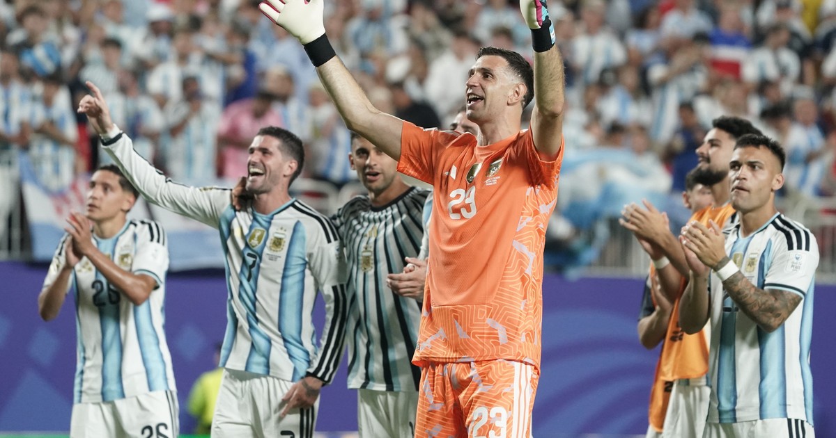 «¿Candidatos? No, amigo»: el mensaje de Dibu Martínez tras el debut triunfal de Argentina en el Mundial 2026 «¿Candidatos? No, amigo»: el mensaje de Dibu Martínez tras el debut triunfal de Argentina en el Mundial 2026