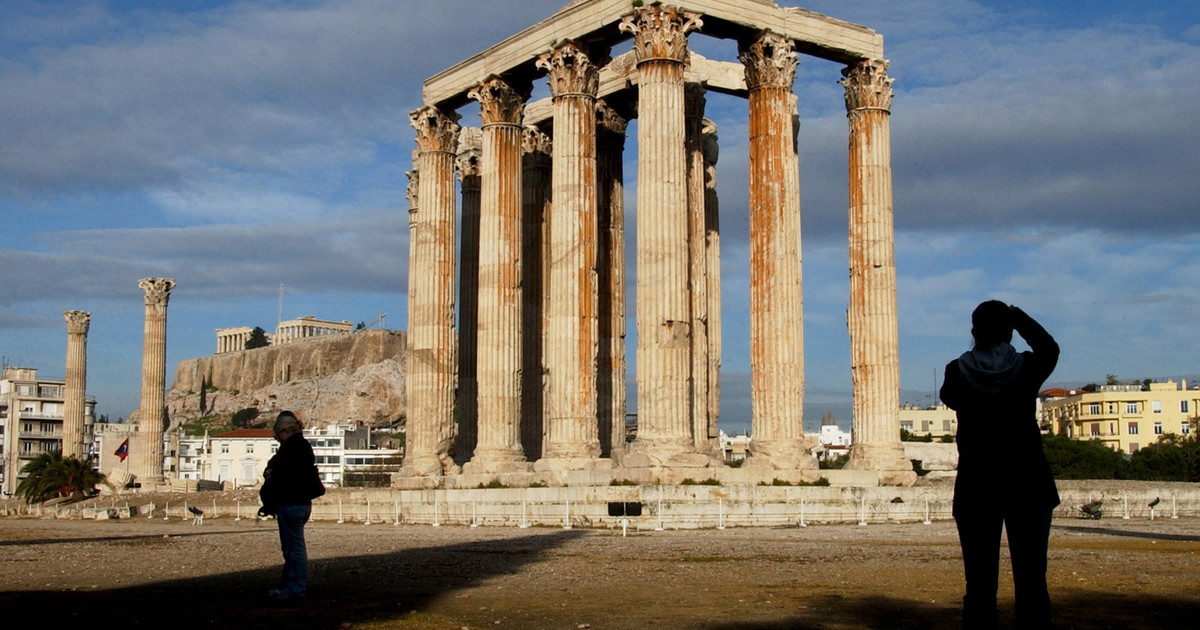 Conmoción entre los arqueólogos: hallan bajo el mar un caballo de mármol de 2.500 años ligado al Templo de Zeus Conmoción entre los arqueólogos: hallan bajo el mar un caballo de mármol de 2.500 años ligado al Templo de Zeus