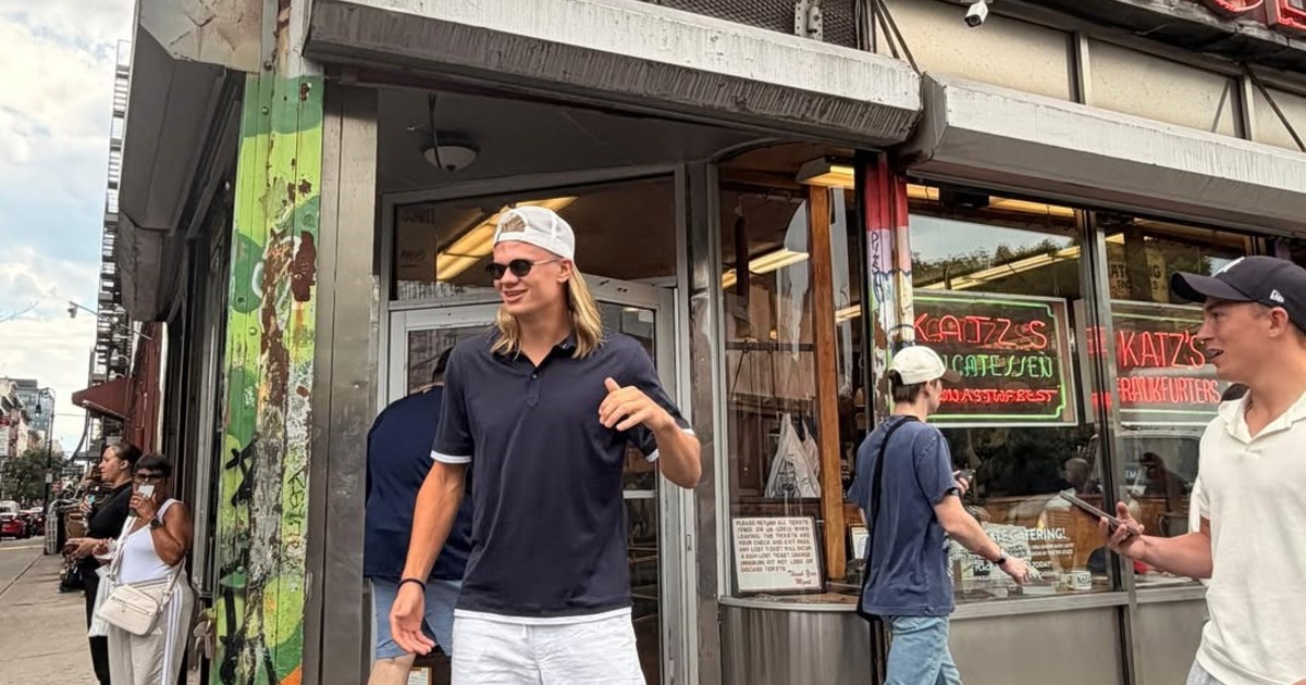 El paseo por Nueva York de Erling Haaland junto a su novia: debutó en el Mundial con un doblete y después recorrió la Gran Manzana