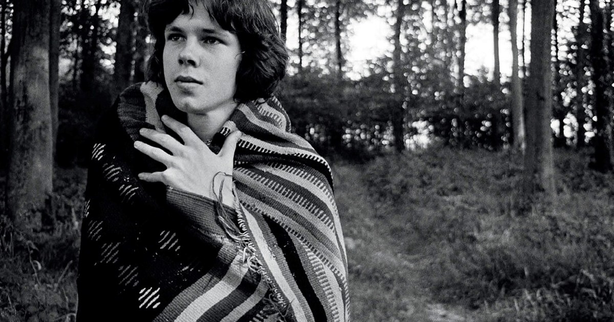 La historia secreta de Nick Drake, el genio que grabó tres discos perfectos y no vendió nada en vida