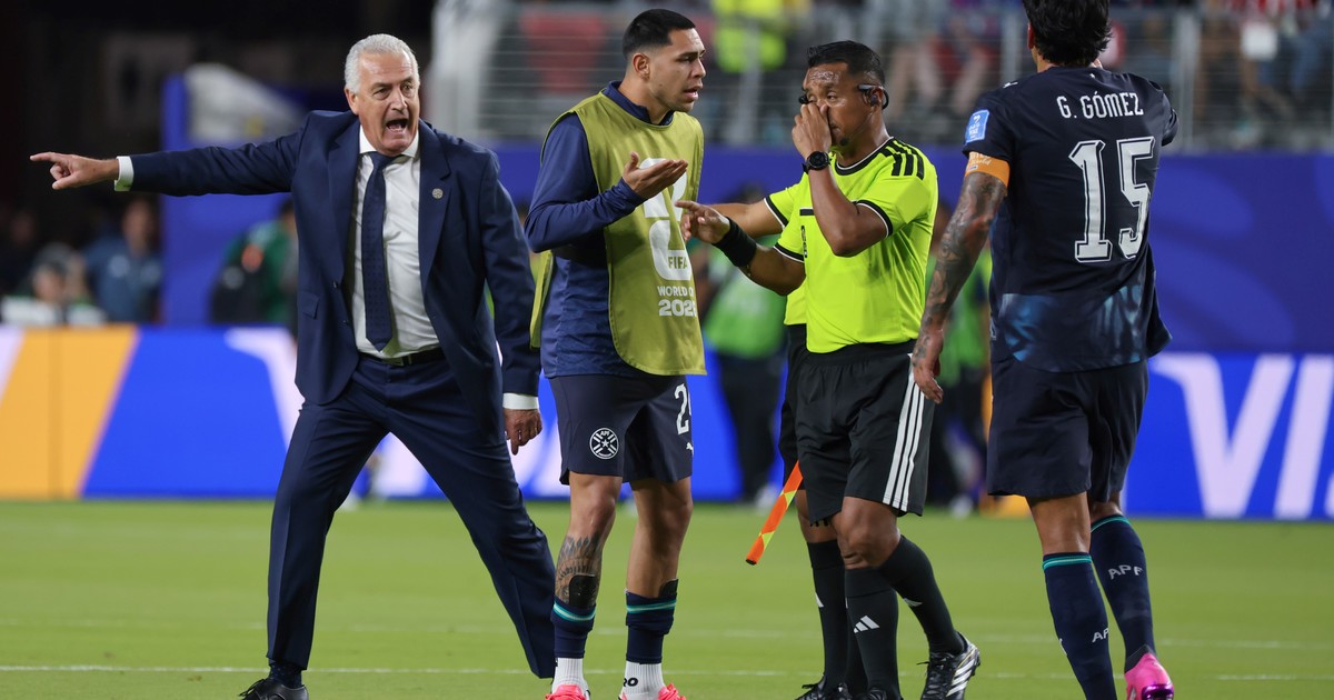 Qué dijo Gustavo Alfaro sobre el arbitraje y la expulsión de Miguel Almirón ante Turquía: «Me cuesta jugar este deporte nuevo» Qué dijo Gustavo Alfaro sobre el arbitraje y la expulsión de Miguel Almirón ante Turquía: «Me cuesta jugar este deporte nuevo»