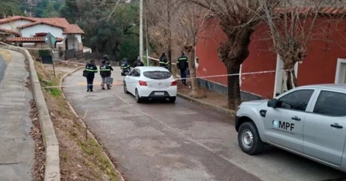 Encontraron el cuerpo de una mujer a 150 metros del lugar donde hace semanas hallaron un cráneo: investigan la conexión entre los casos Encontraron el cuerpo de una mujer a 150 metros del lugar donde hace semanas hallaron un cráneo: investigan la conexión entre los casos