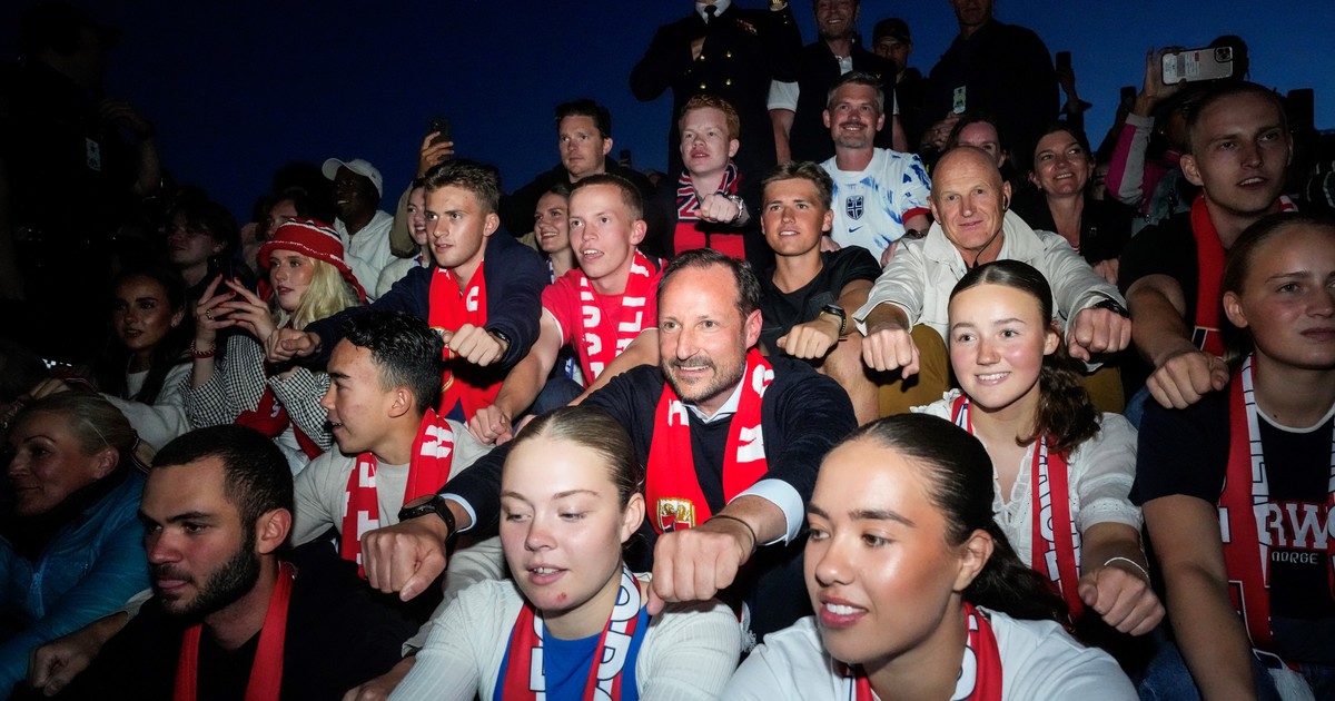 Los noruegos festejaron en Oslo y hasta el príncipe heredero al trono se sumó al remo vikingo Los noruegos festejaron en Oslo y hasta el príncipe heredero al trono se sumó al remo vikingo