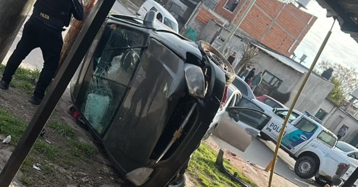 De película: escapaban de la Policía en La Matanza, tras ser denunciado por su ex y terminaron volcados, uno tenía pedido de captura por homicidio De película: escapaban de la Policía en La Matanza, tras ser denunciado por su ex y terminaron volcados, uno tenía pedido de captura por homicidio