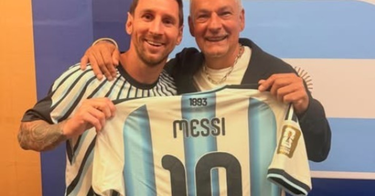 Messi le regaló su camiseta a Roberto Baggio tras la clasificación ante Suiza y revivió una amistad que nació gracias a Guardiola Messi le regaló su camiseta a Roberto Baggio tras la clasificación ante Suiza y revivió una amistad que nació gracias a Guardiola