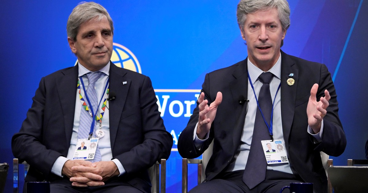 Para mantener el dólar calmo, el Gobierno volcó en julio más de US$ 1.000 millones en futuros y bonos Para mantener el dólar calmo, el Gobierno volcó en julio más de US$ 1.000 millones en futuros y bonos