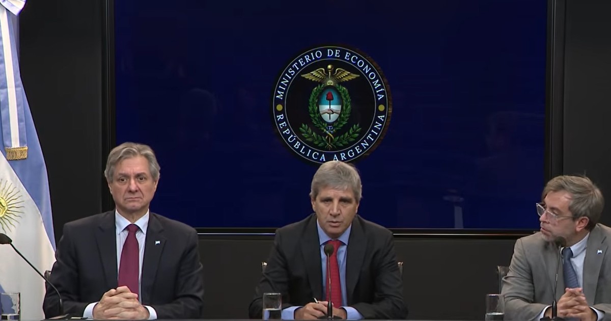En una «licitación express» antes del partido, Caputo busca refinanciar vencimientos por $ 3 billones y colocar un nuevo bono en dólares En una «licitación express» antes del partido, Caputo busca refinanciar vencimientos por $ 3 billones y colocar un nuevo bono en dólares