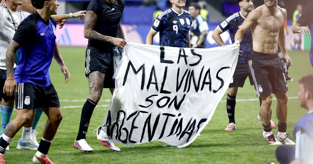 Un exasesor de Margaret Thatcher pidió sanciones contra los futbolistas argentinos de la Premier League por la bandera de Malvinas y el Gordo Dan salió a cruzarlo Un exasesor de Margaret Thatcher pidió sanciones contra los futbolistas argentinos de la Premier League por la bandera de Malvinas y el Gordo Dan salió a cruzarlo