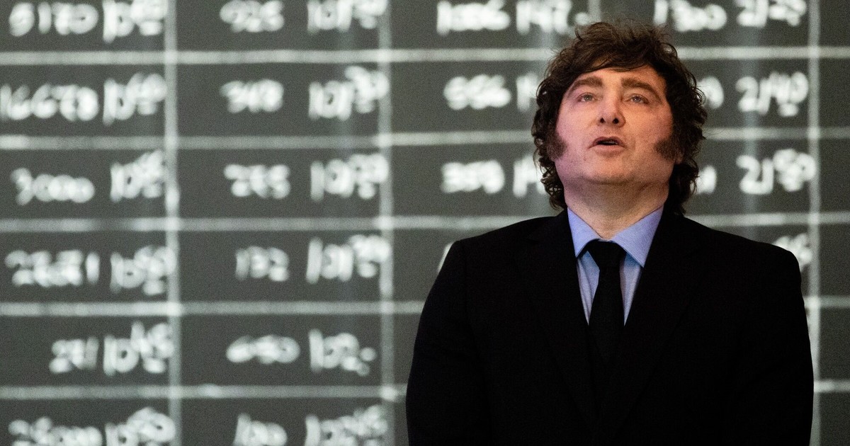 Javier Milei da marcha atrás y le devuelve parte de las cajas a la CGT Javier Milei da marcha atrás y le devuelve parte de las cajas a la CGT