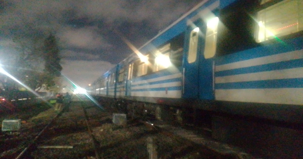 Un hombre murió arrollado por el tren Sarmiento, fueron a su casa y encontraron a su pareja muerta a golpes Un hombre murió arrollado por el tren Sarmiento, fueron a su casa y encontraron a su pareja muerta a golpes