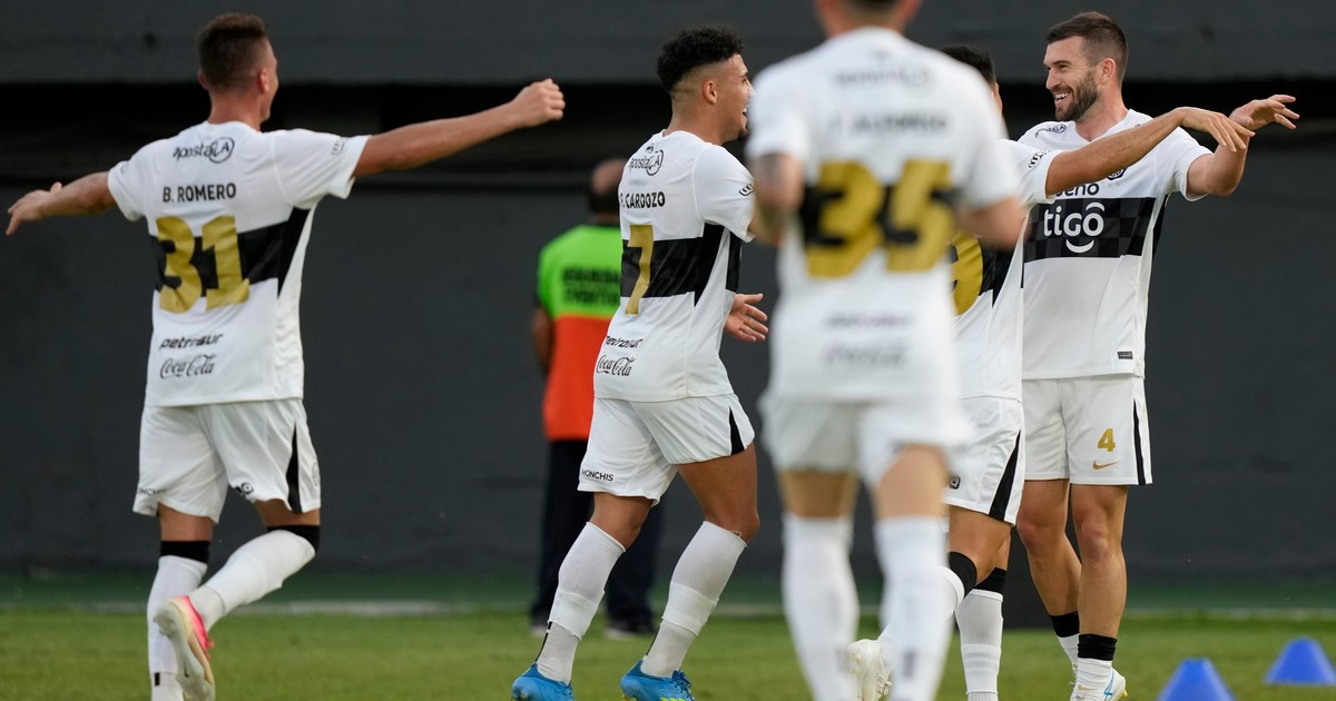 Del Mundial a un debut soñado: Tim Payne hizo un golazo en su estreno con Olimpia y desató la locura de los hinchas Del Mundial a un debut soñado: Tim Payne hizo un golazo en su estreno con Olimpia y desató la locura de los hinchas