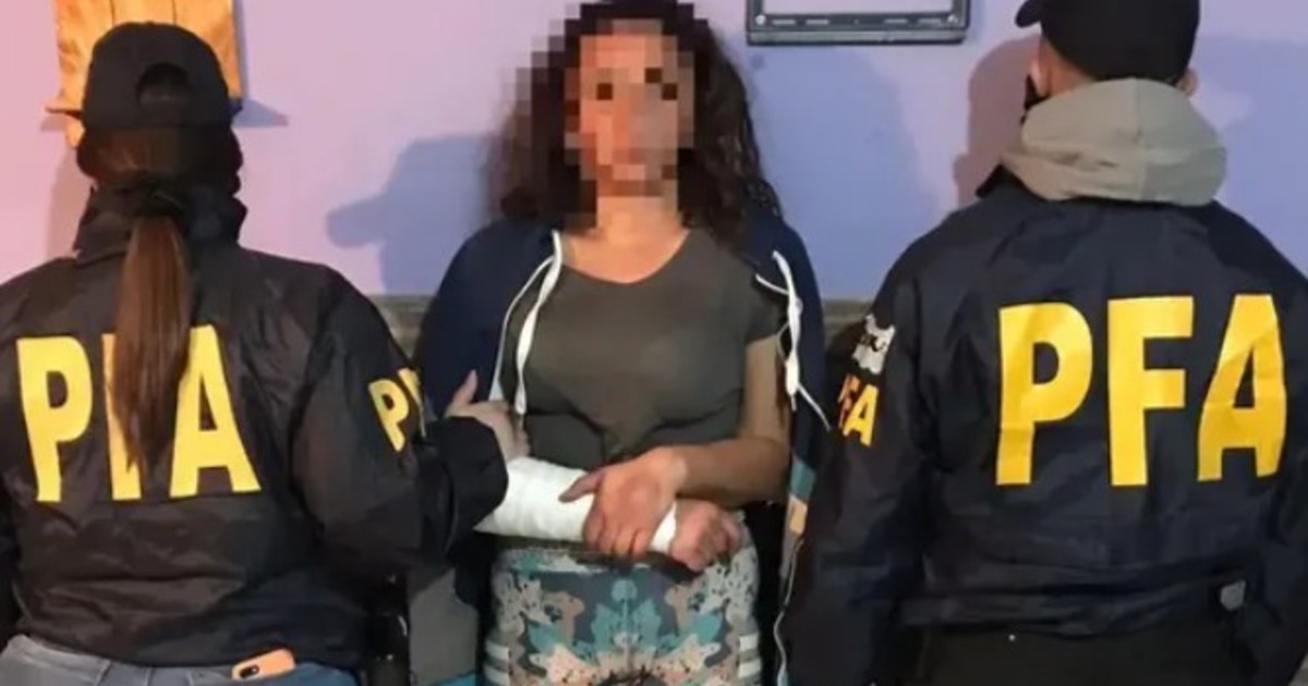 Un juez autorizó a una integrante de «Los Monos» a salir de la prisión domiciliaria para a ir al shopping con su hijo, generó polémica y tuvo que dar marcha atrás Un juez autorizó a una integrante de «Los Monos» a salir de la prisión domiciliaria para a ir al shopping con su hijo, generó polémica y tuvo que dar marcha atrás