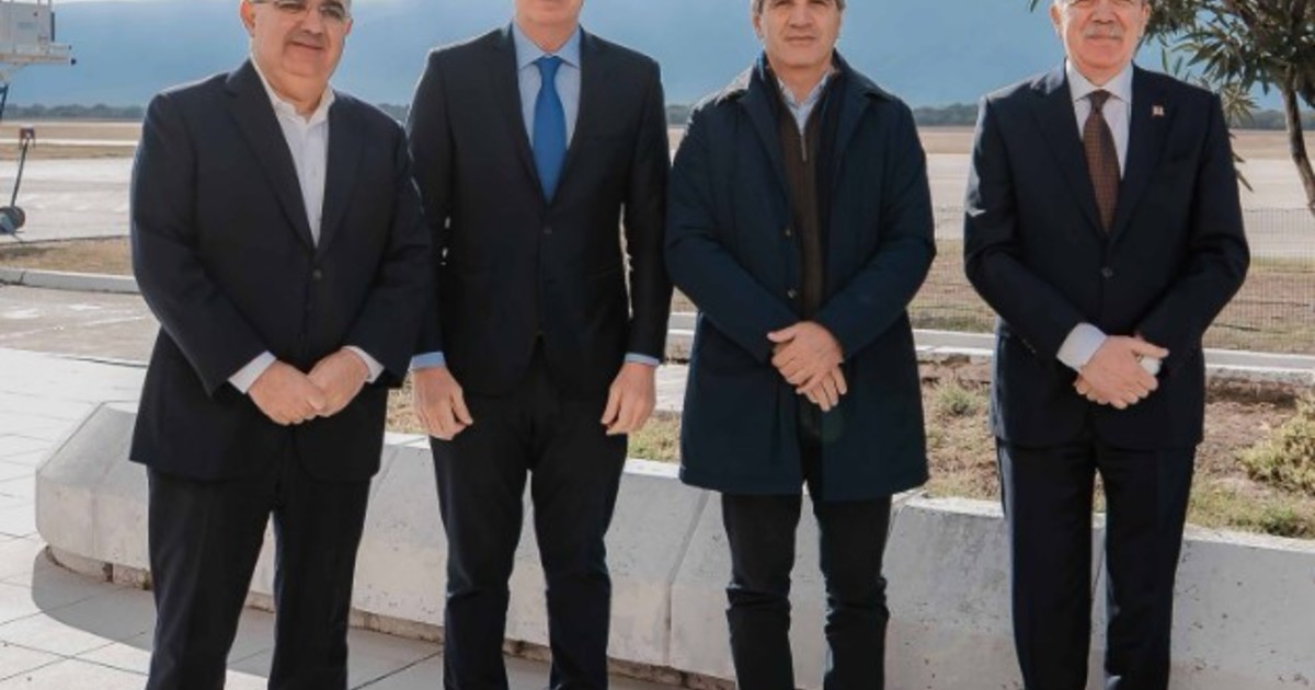 Después del guiño a Macri, el Gobierno intenta blindar acuerdos con gobernadores con Santilli y Toto Caputo en el territorio Después del guiño a Macri, el Gobierno intenta blindar acuerdos con gobernadores con Santilli y Toto Caputo en el territorio